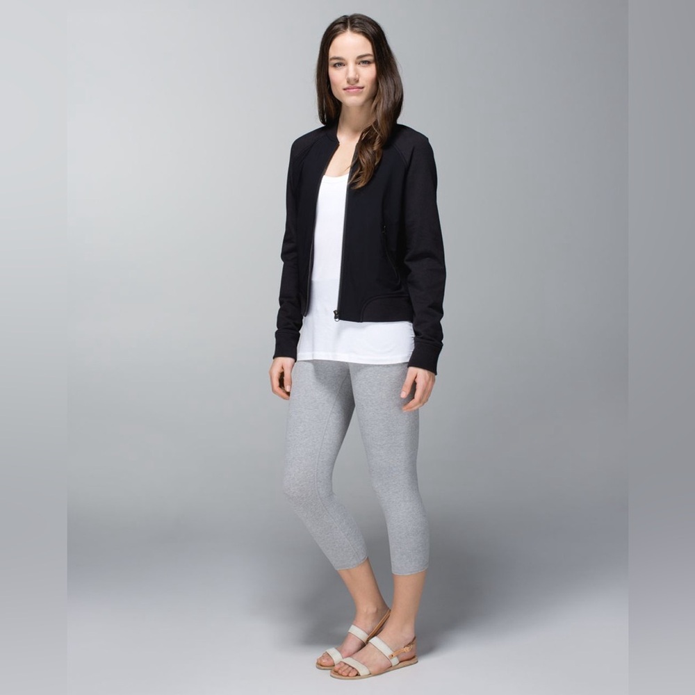 Lululemon Wunder Under Crop *Roll Down
Heathered Medium Grey Leggings